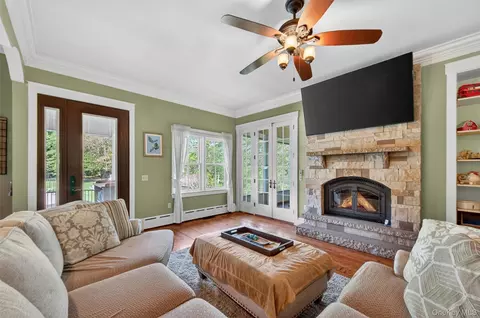 Living - 34 Sycamore Dr, Shawangunk, NY 12589 photo 3 of 3