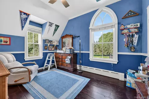 Bedroom - 34 Sycamore Dr, Shawangunk, NY 12589 photo 4 of 6