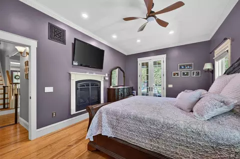 Bedroom - 34 Sycamore Dr, Shawangunk, NY 12589 photo 2 of 6
