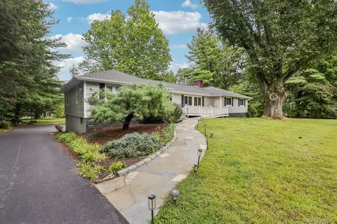 540 Hilltop Rd, Yorktown, NY 10598
