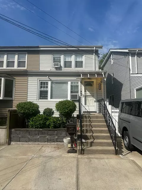 40-08 247th St, New York, NY 11363