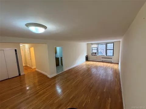 83-30 Vietor Ave #312, New York, NY 11373