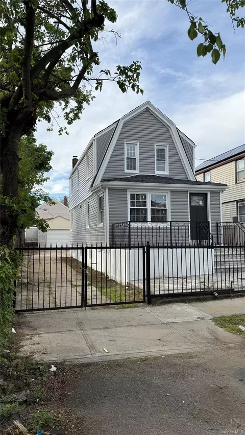 16421 109th Rd, New York, NY 11433