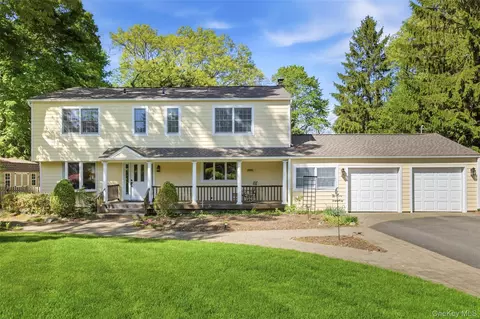 23 Woodhull Rd, Setauket, NY 11733