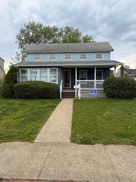 2958 Court St, Oceanside, NY 11572