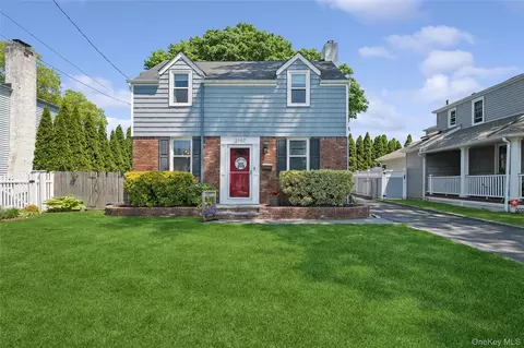 2197 Pine St, Wantagh, NY 11793
