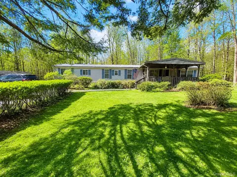 702 Budd Rd, Woodbourne, NY 12788