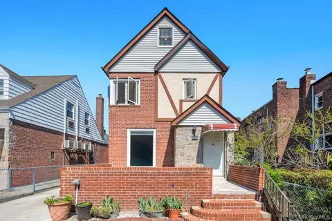 6210 Boelsen Cres, New York, NY 11374