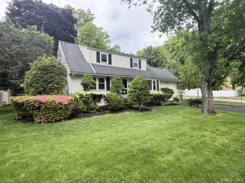 17 Mallory Rd, Ramapo, NY 10977