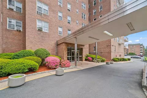 300 N Broadway #6G, Yonkers, NY 10701