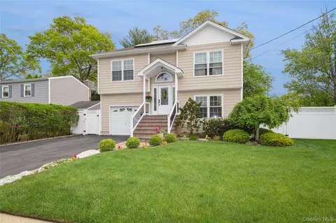30 Baltimore Ave, Massapequa, NY 11758