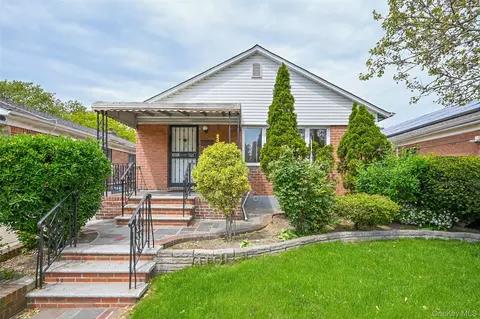 64-50 Utopia Pkwy, Fresh Meadows, NY 11365