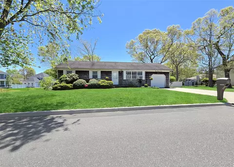 199 Stanley Dr, Centereach, NY 11720