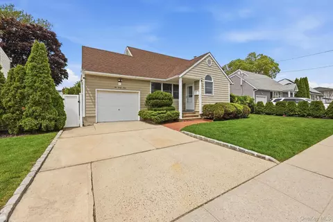 249 N 6th St, Bethpage, NY 11714