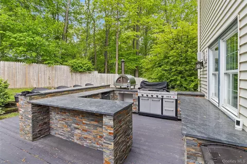 2 Watergate Dr, Amawalk, NY 10501