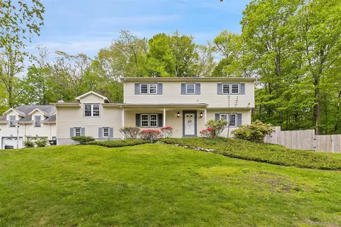 2 Watergate Dr, Amawalk, NY 10501