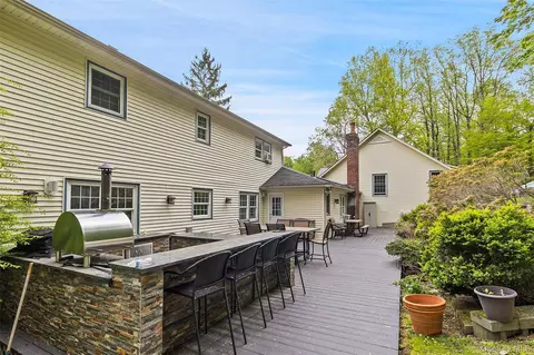 2 Watergate Dr, Amawalk, NY 10501