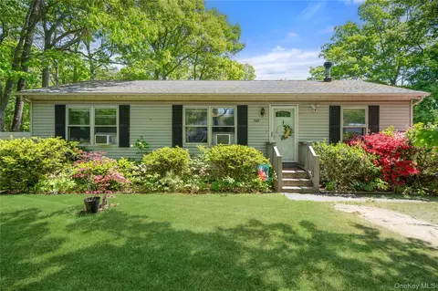 209 Cypress Dr, Mastic Beach, NY 11951