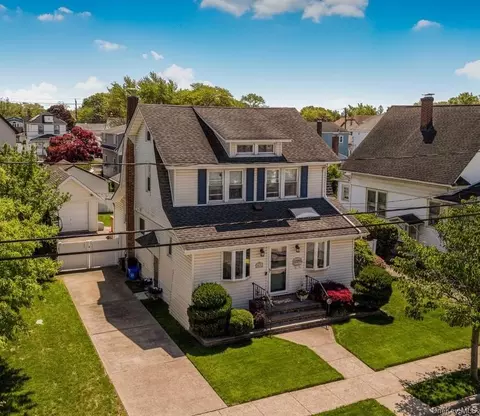 84 Woodlawn Ave, Valley Stream, NY 11581