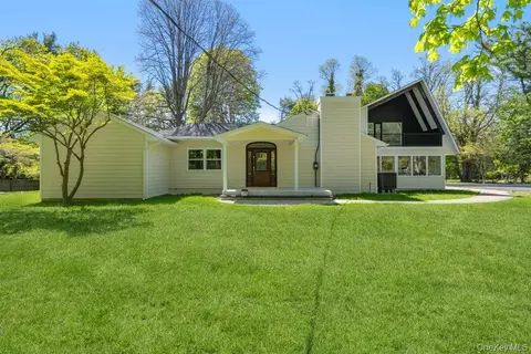 497 Woodbury Rd, Cold Spring Harbor, NY 11724
