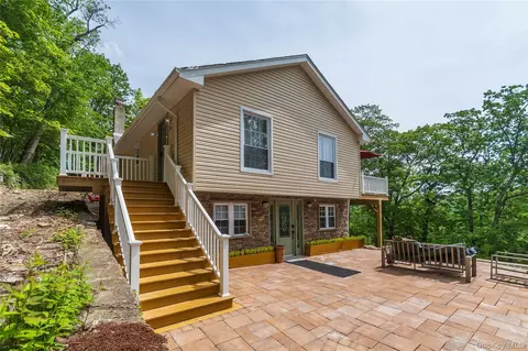 71 Deer Trl N, Greenwood Lake, NY 10925