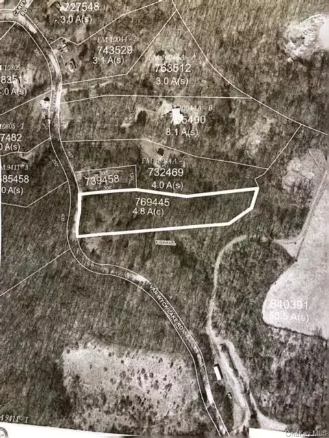 301 Van Wyck Lake Rd, Fishkill, NY 12524