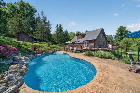 222 Bellvale Lakes Rd, Warwick, NY 10990