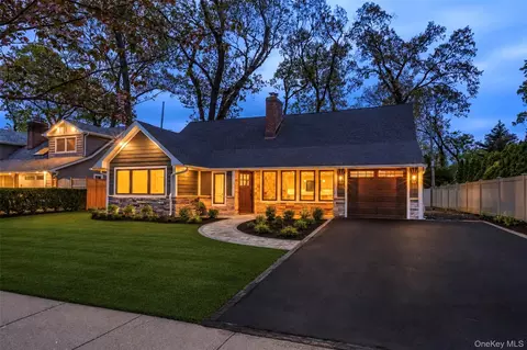11 Ranch Pl, Merrick, NY 11566