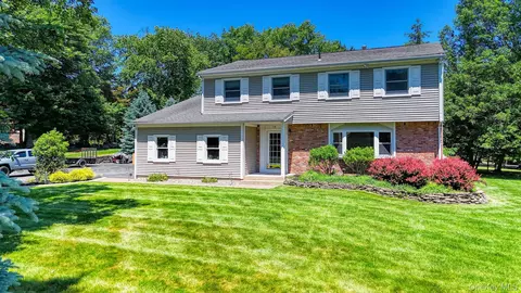 19 Glen Haven Dr, Clarkstown, NY 10956