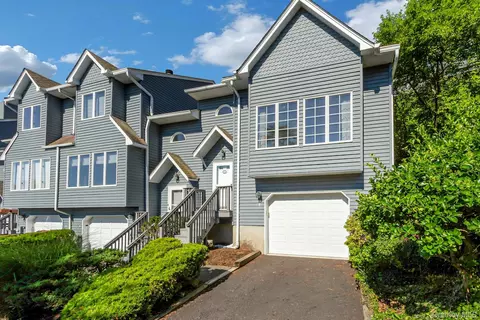 8 Village Gate Way #8, Orangetown, NY 10960