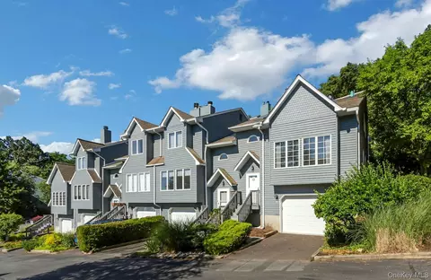 8 Village Gate Way #8, Orangetown, NY 10960