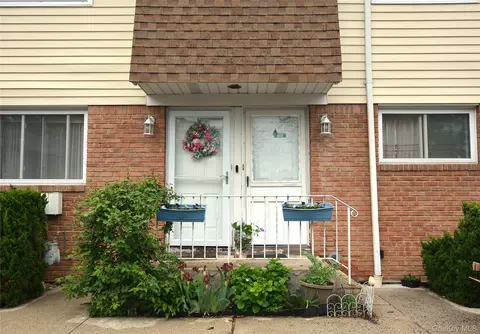 565 Avenue A #104, Uniondale, NY 11553