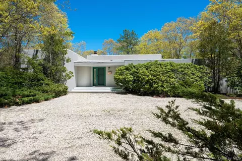 6 Deer Path, Quogue, NY 11959