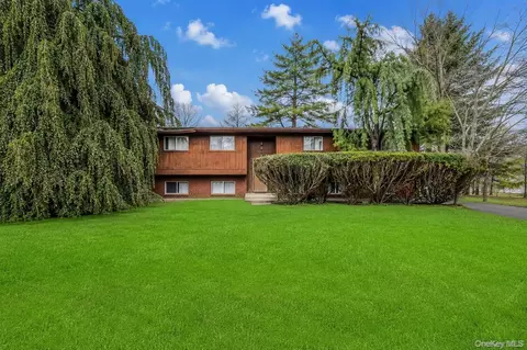 12 Woodwind Ln, Ramapo, NY 10977