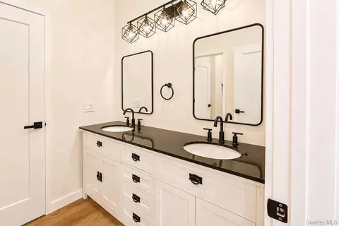 Bath - 128 St Elmo Rd, Shawangunk, NY 12589 photo 4 of 5