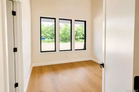 Bedroom - 128 St Elmo Rd, Shawangunk, NY 12589 photo 3 of 7
