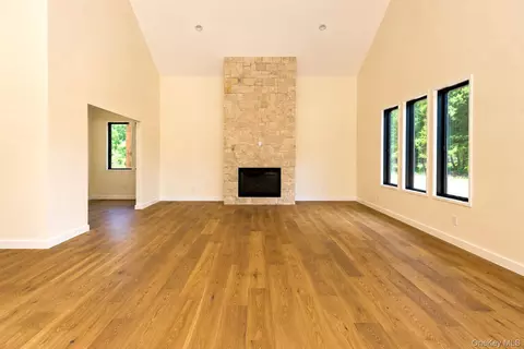 Living - 128 St Elmo Rd, Shawangunk, NY 12589 photo 4 of 7
