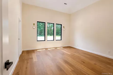 Bedroom - 128 St Elmo Rd, Shawangunk, NY 12589 photo 5 of 7