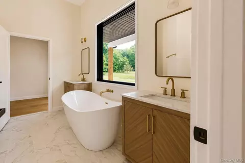 Bath - 128 St Elmo Rd, Shawangunk, NY 12589 photo 1 of 5