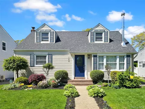188 Elsie Ave, Merrick, NY 11566