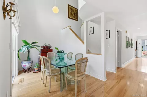 Dining - 6 Spring Pond Dr, Ossining, NY 10562 photo 2 of 3