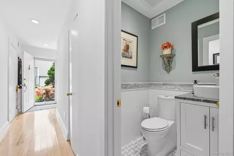 Entry Way - 6 Spring Pond Dr, Ossining, NY 10562 photo 5 of 5