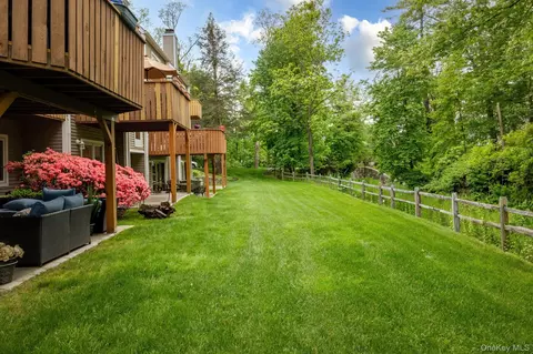 Exterior - 6 Spring Pond Dr, Ossining, NY 10562 photo 4 of 6