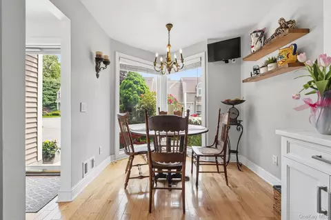 Dining - 6 Spring Pond Dr, Ossining, NY 10562 photo 1 of 3