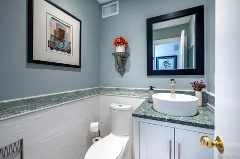 Bath - 6 Spring Pond Dr, Ossining, NY 10562 photo 5 of 5