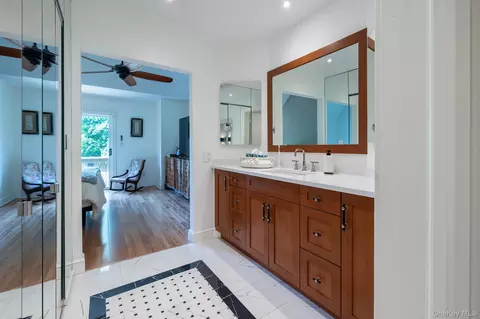 Bath - 6 Spring Pond Dr, Ossining, NY 10562 photo 4 of 5