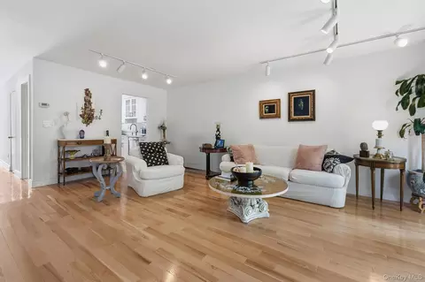 Living - 6 Spring Pond Dr, Ossining, NY 10562 photo 2 of 2