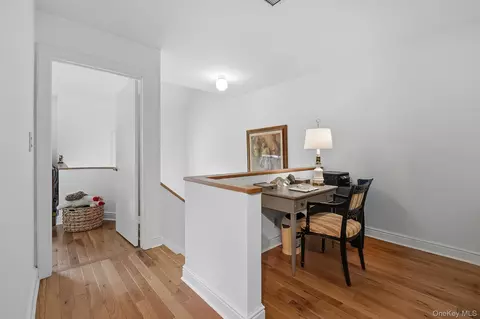 Entry Way - 6 Spring Pond Dr, Ossining, NY 10562 photo 3 of 5