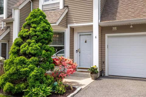 Exterior - 6 Spring Pond Dr, Ossining, NY 10562 photo 2 of 6