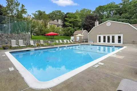 Exterior - 6 Spring Pond Dr, Ossining, NY 10562 photo 6 of 6